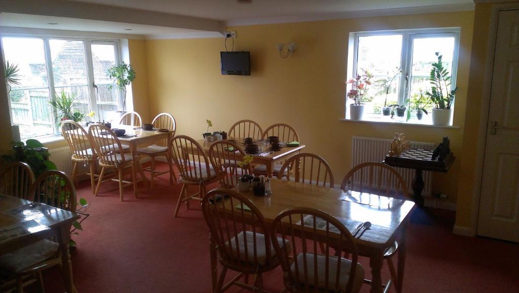 St Edmundsbury B&B Drayton  Экстерьер фото