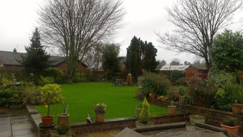 St Edmundsbury B&B Drayton  Экстерьер фото