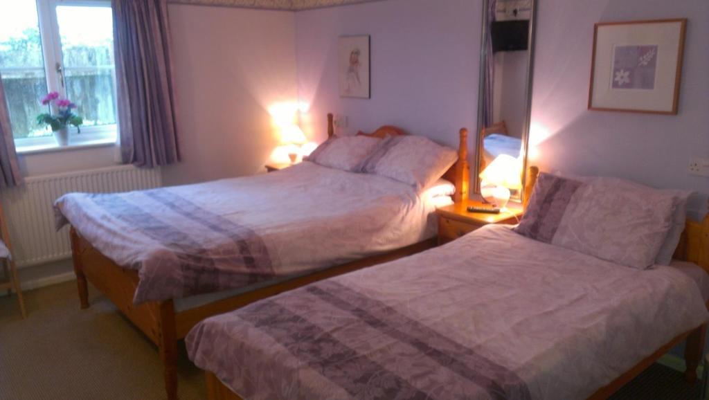 St Edmundsbury B&B Drayton  Экстерьер фото